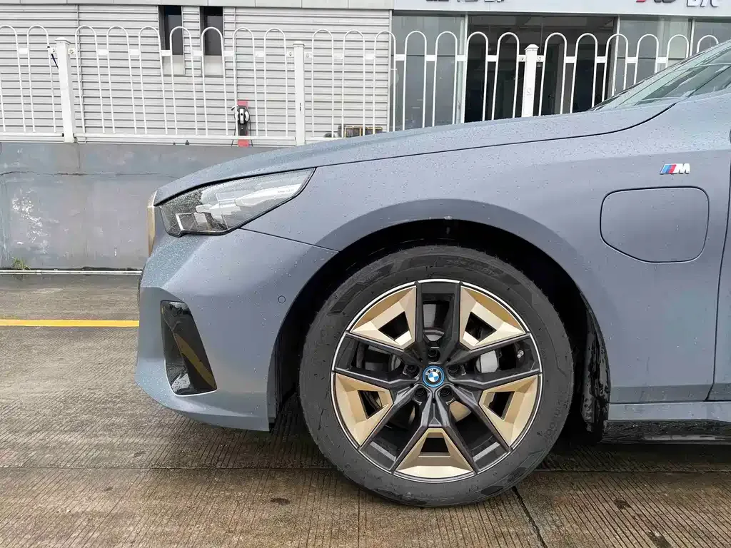 BMW i5 — фото 2