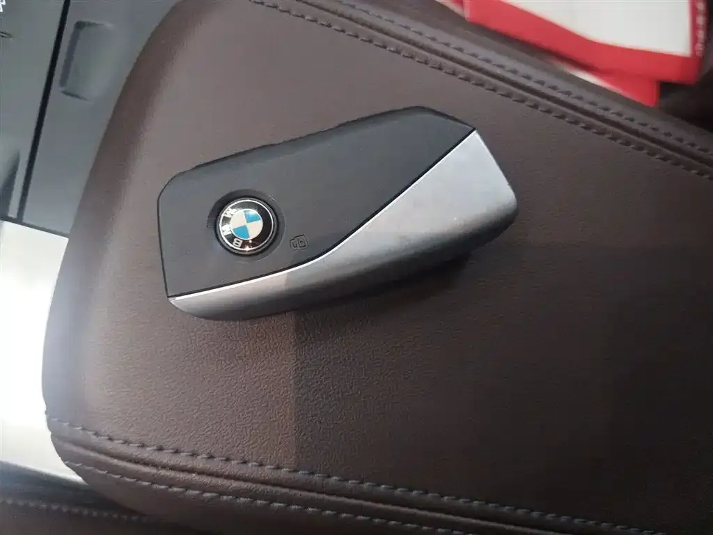 BMW iX1 2024 из CN, фото 4