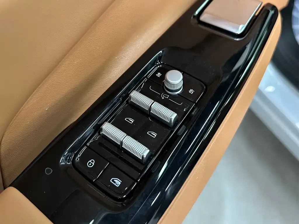 Geely Galaxy L7 — фото 10