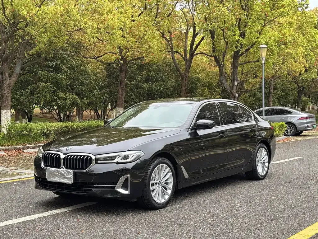 BMW 5 Series — фото 1