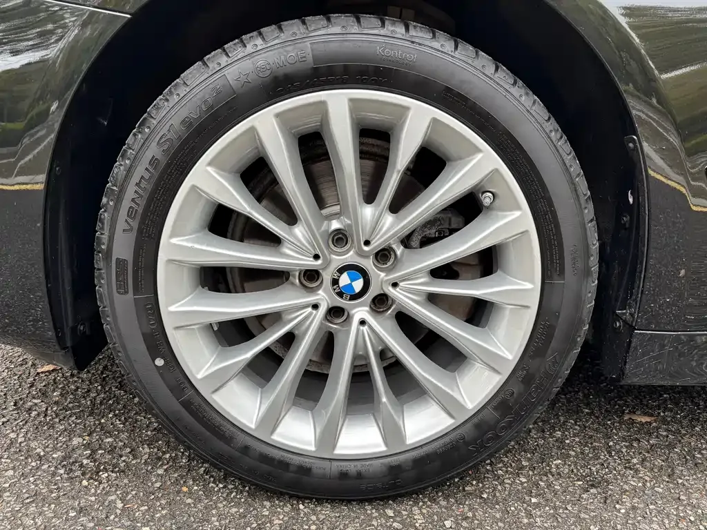 BMW 5 Series — фото 9