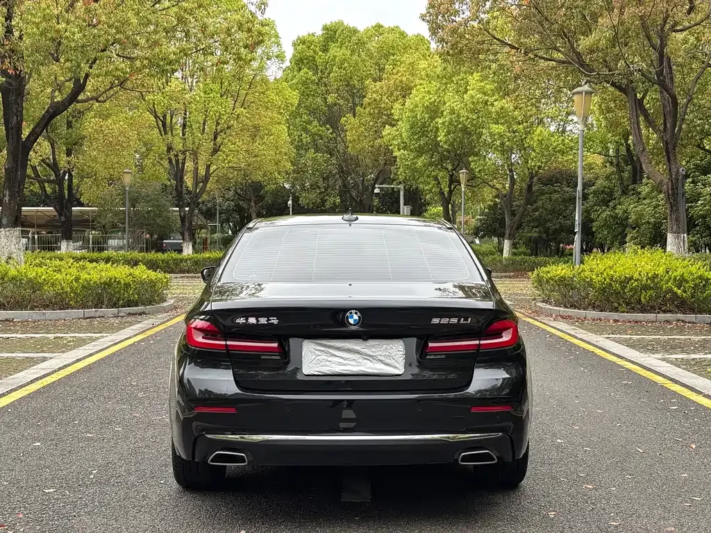 BMW 5 Series — фото 10