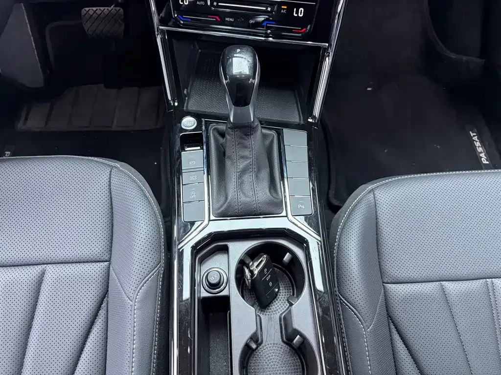 Volkswagen Passat — фото 6