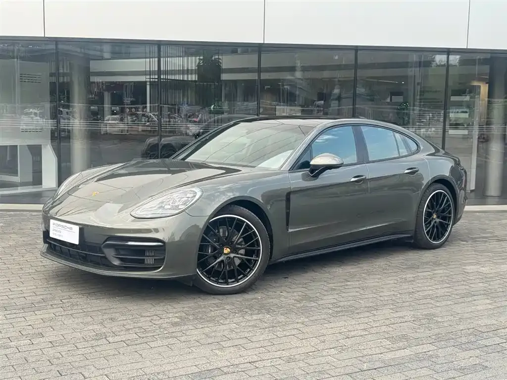 Porsche Panamera — фото 1