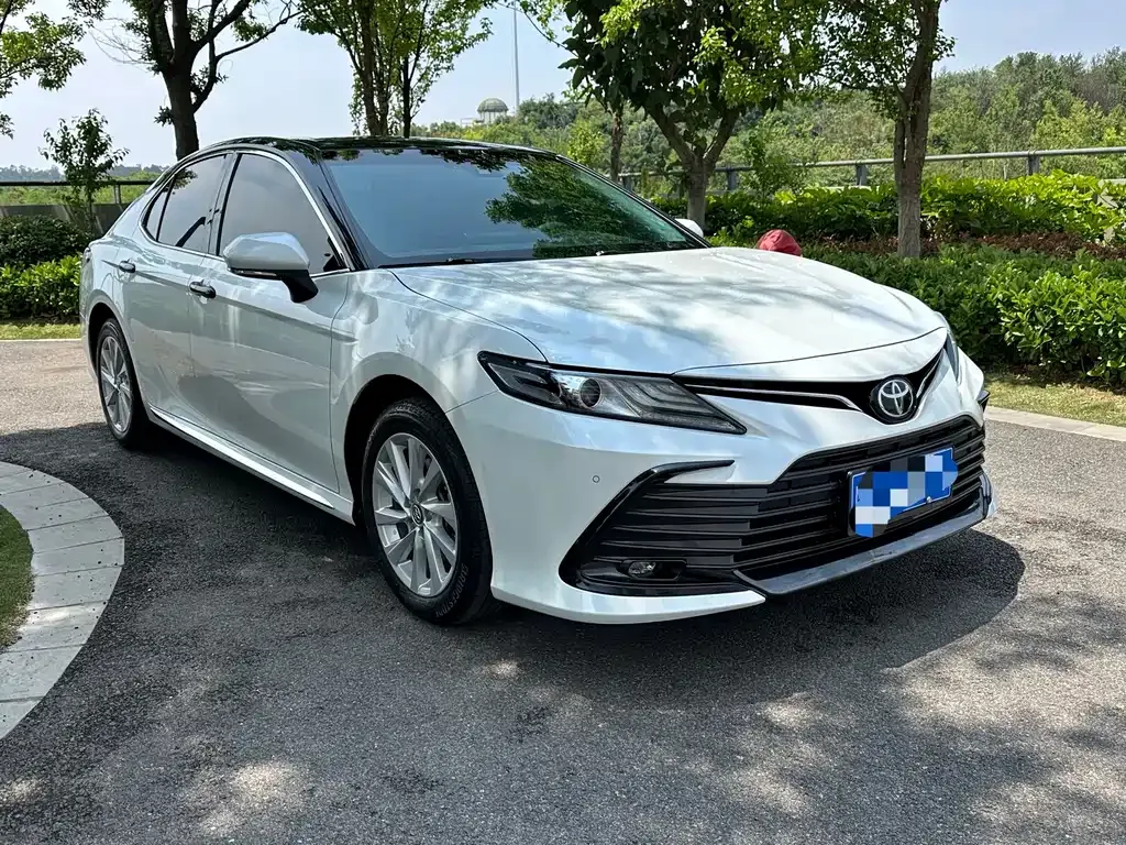 Toyota Camry — фото 10