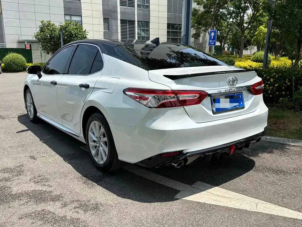 Toyota Camry — фото 9