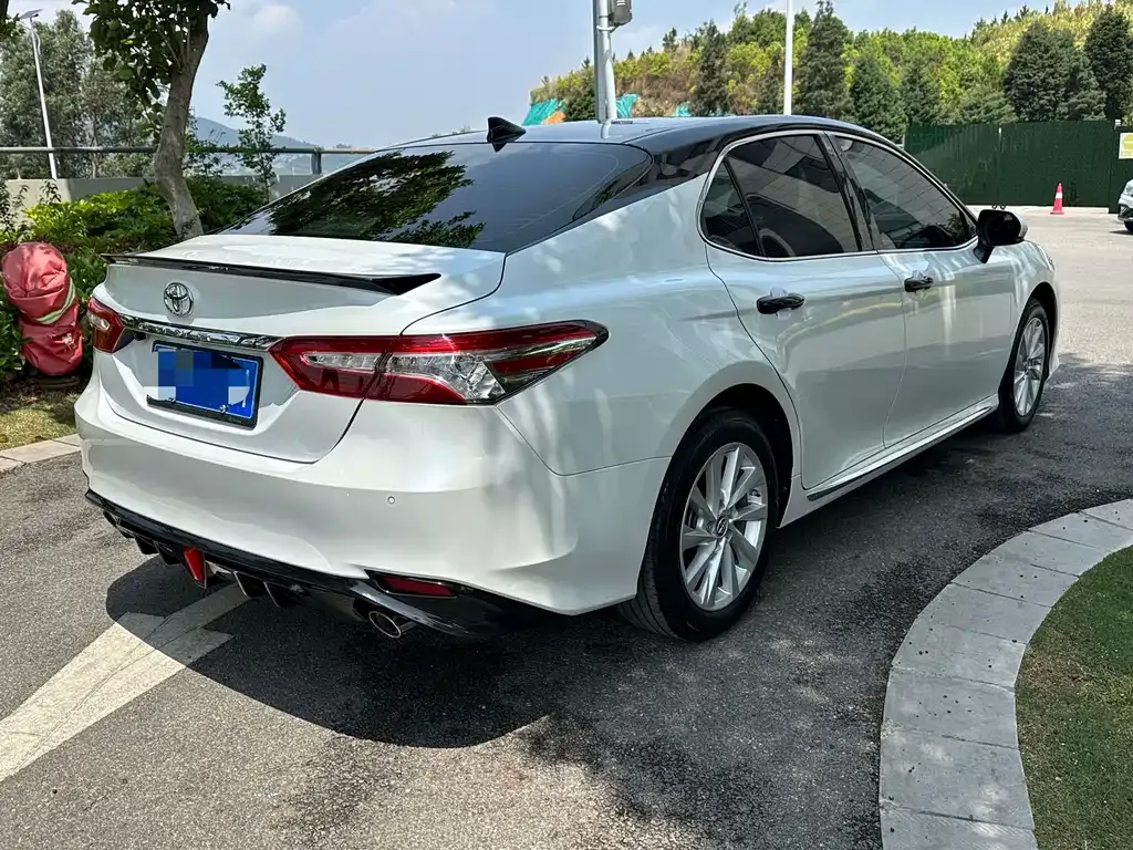 Toyota Camry — фото 6