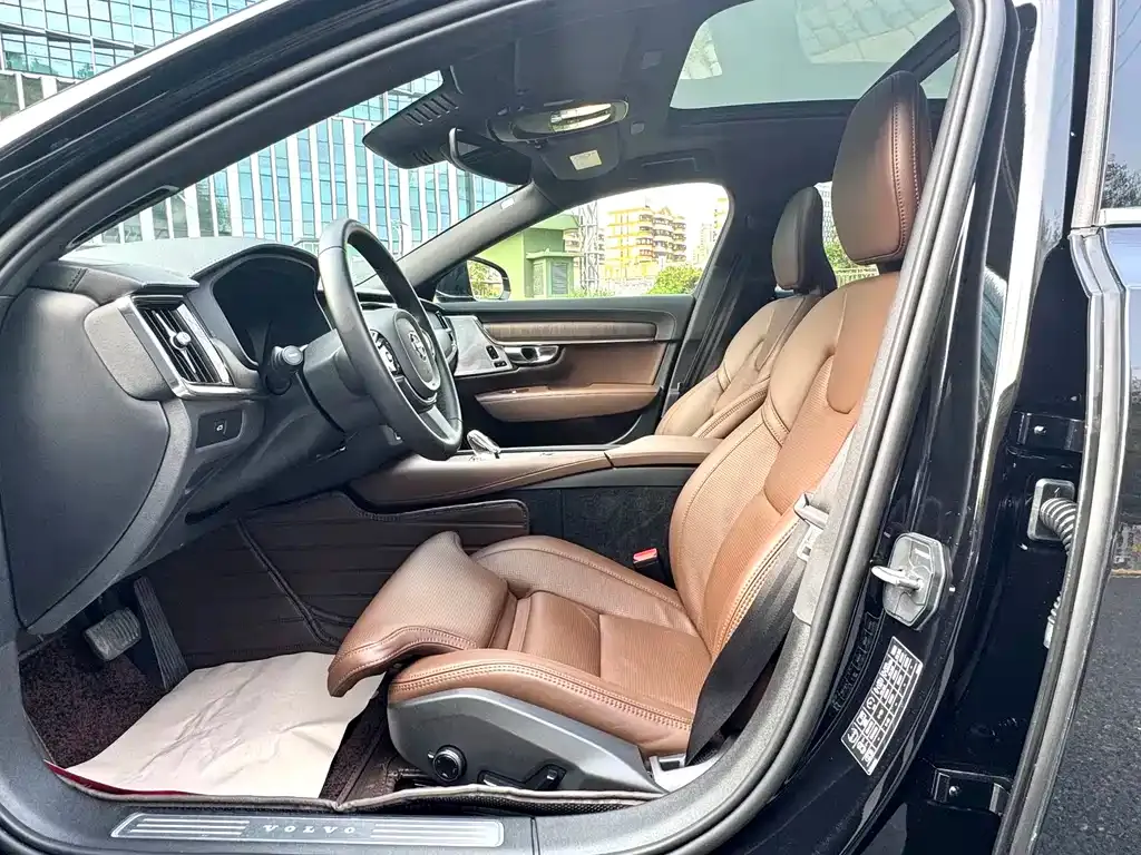 Volvo S90 — фото 9