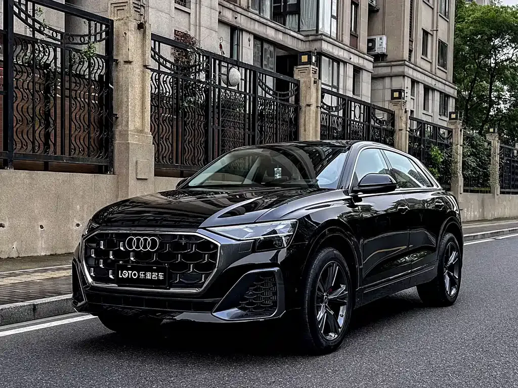 Audi Q8 — фото 1
