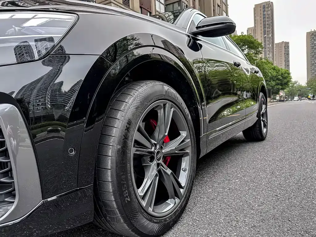 Audi Q8 — фото 6