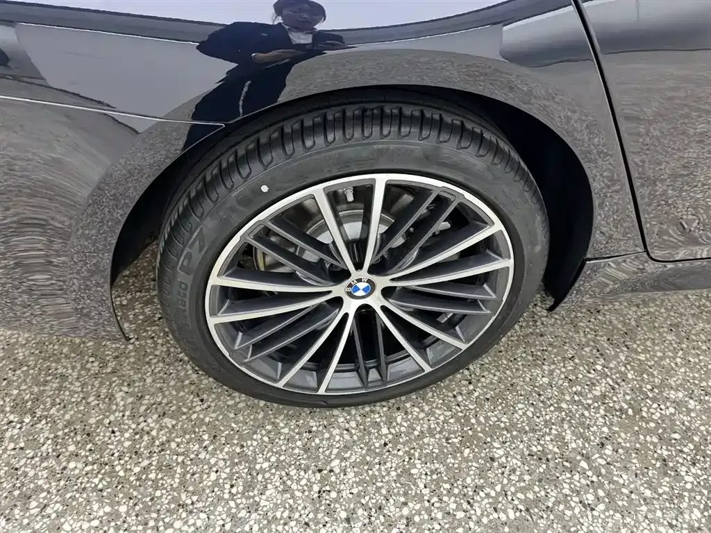 BMW 5 Series — фото 10