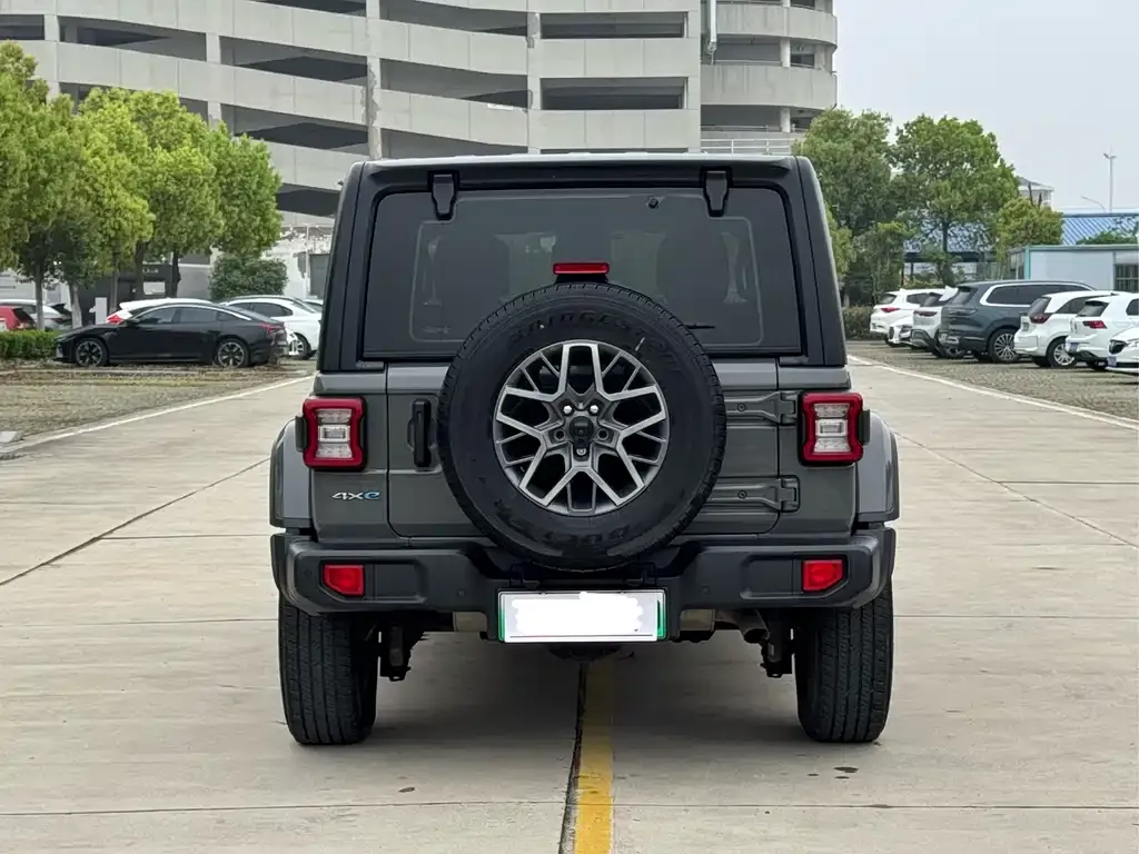 Jeep Wrangler PHEV — фото 8