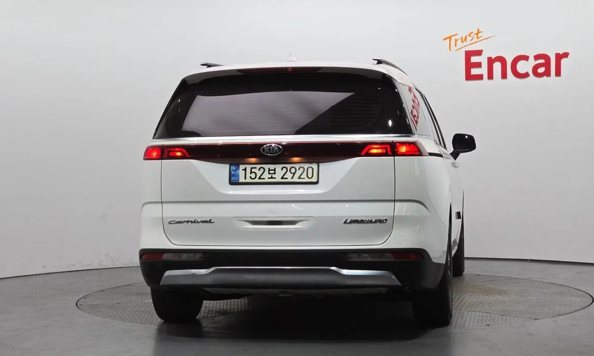 Kia Carnival — фото 10