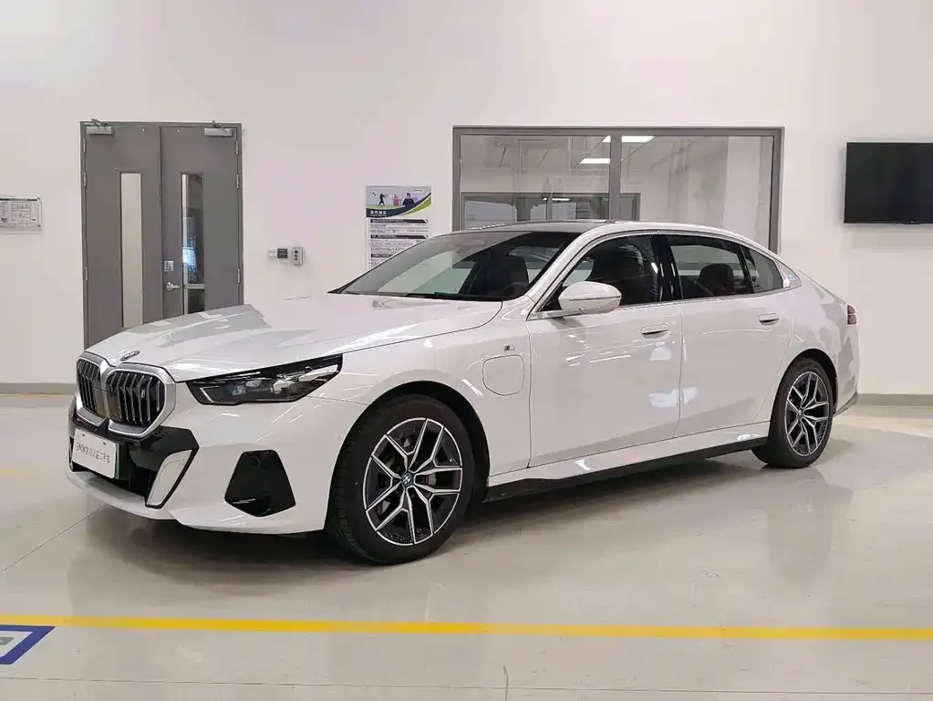 BMW i5 — фото 1