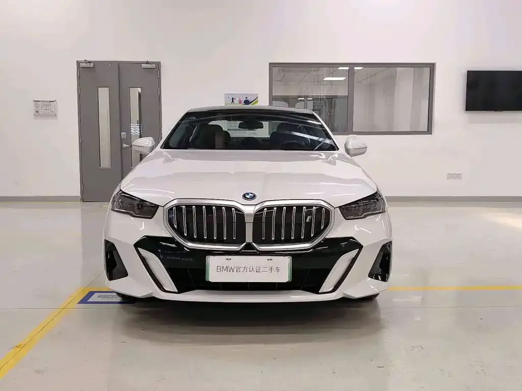 BMW i5 — фото 8