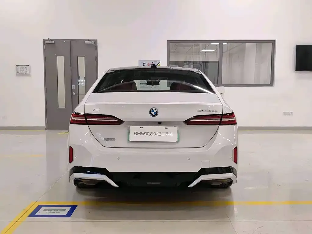 BMW i5 — фото 3