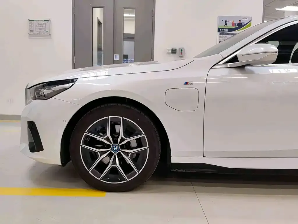 BMW i5 — фото 10