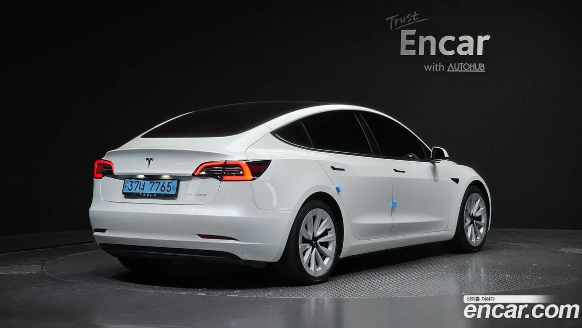 Tesla Model 3 — фото 3