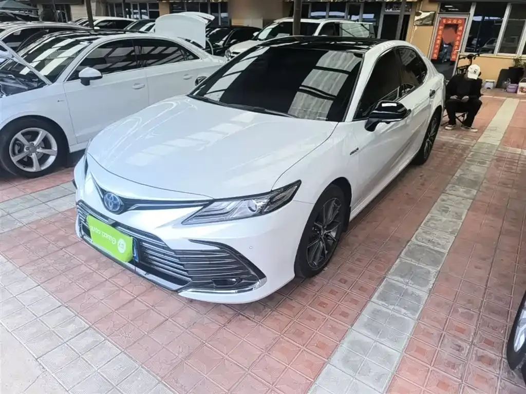 Toyota Camry — фото 3