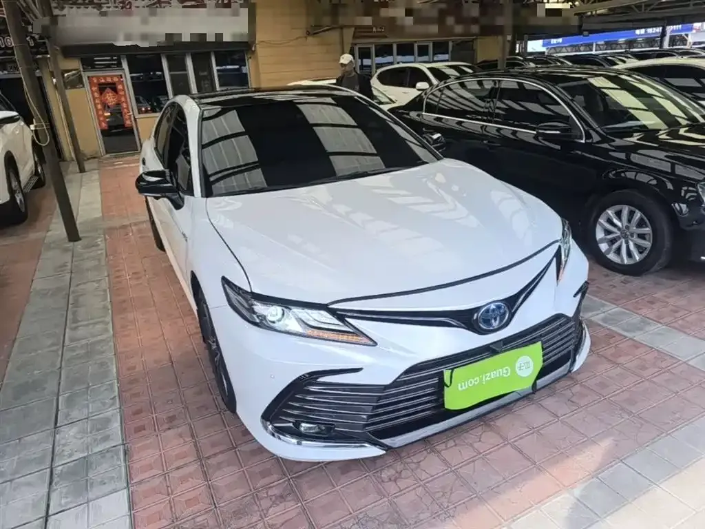 Toyota Camry — фото 9