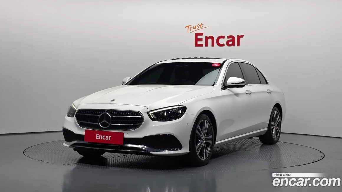 Mercedes-Benz E-Class — фото 1