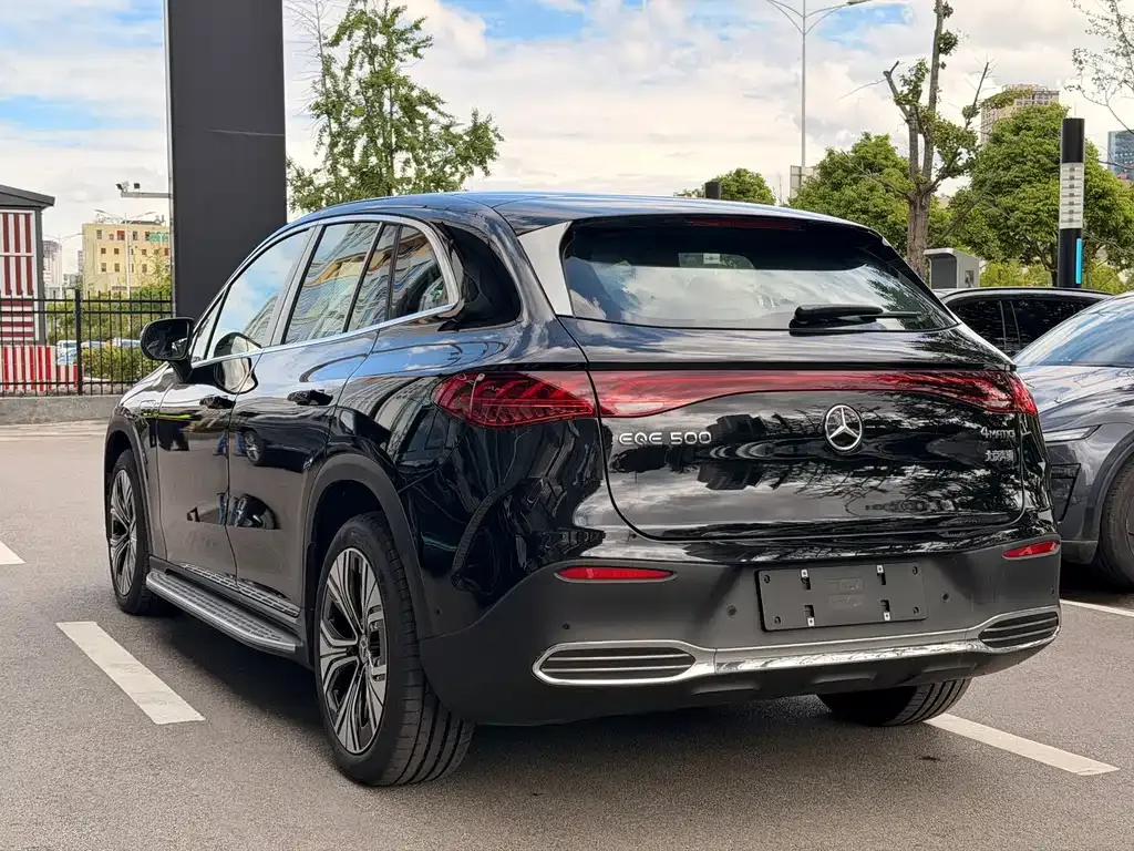 Mercedes-Benz EQE SUV — фото 8