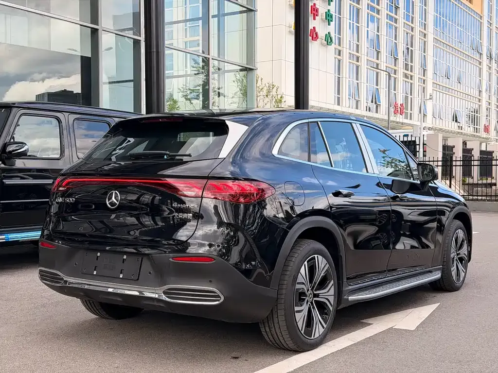 Mercedes-Benz EQE SUV — фото 7