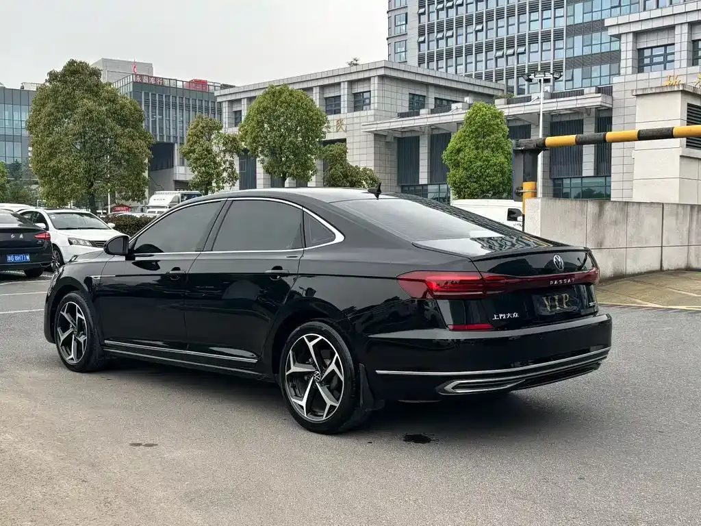 Volkswagen Passat — фото 8