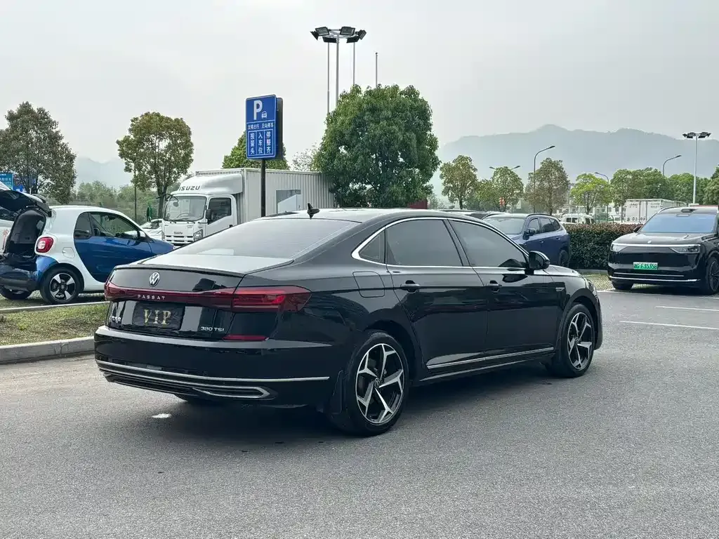 Volkswagen Passat — фото 6