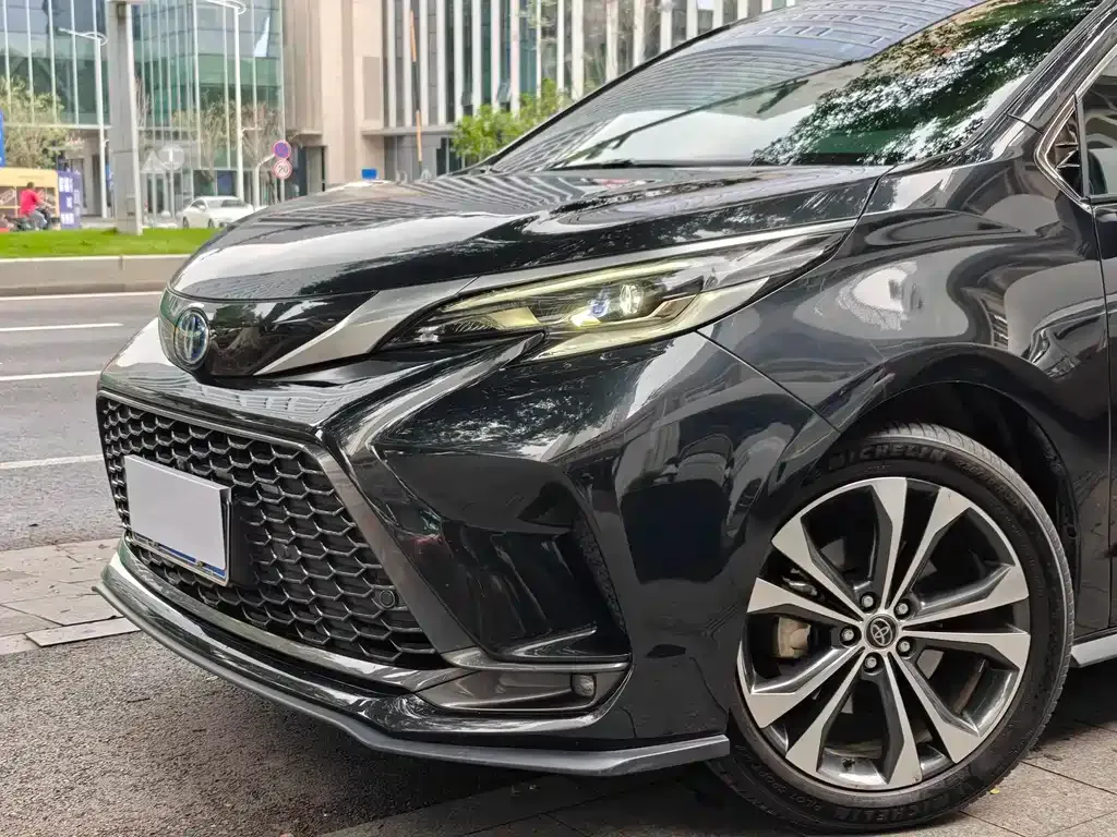 Toyota Granvia — фото 10