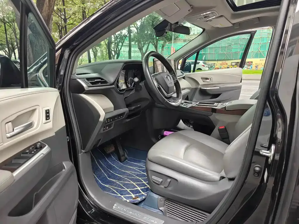 Toyota Granvia — фото 3