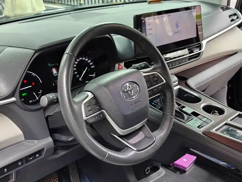 Toyota Granvia — фото 6