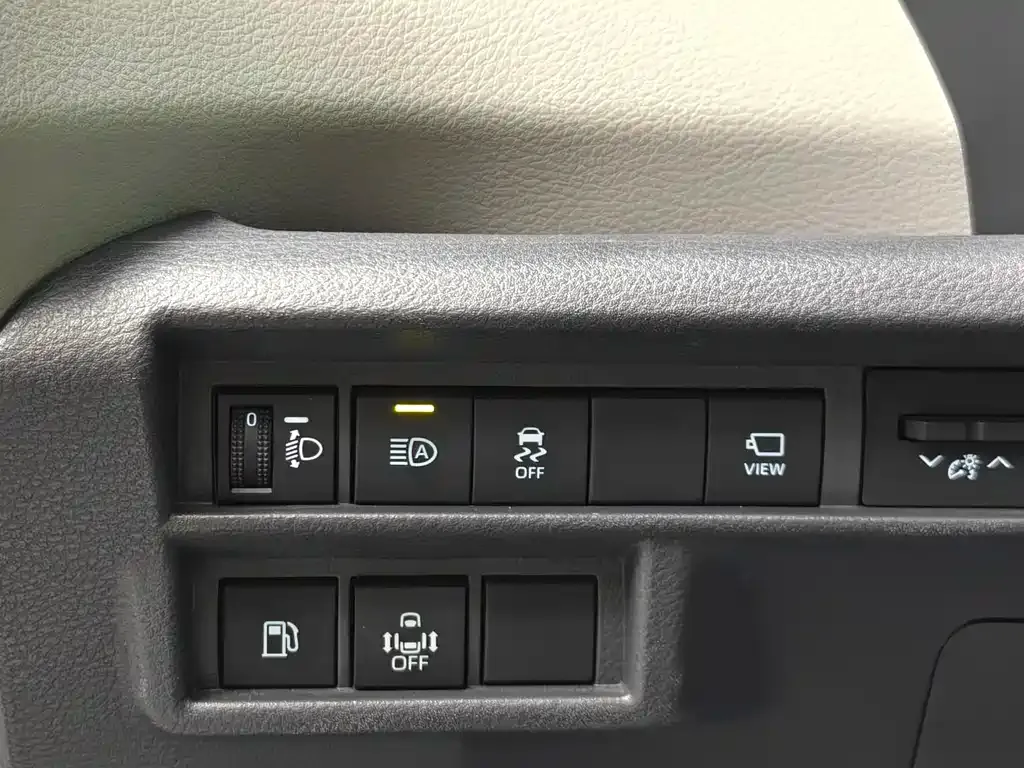 Toyota Granvia — фото 5