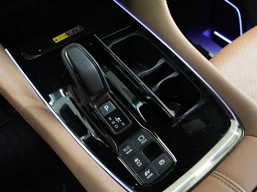 Toyota Alphard — фото 8