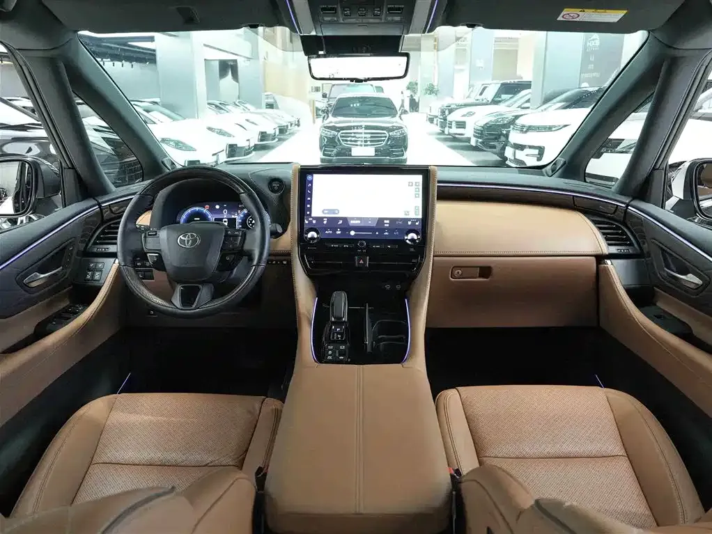 Toyota Alphard — фото 5