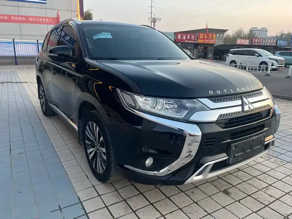 Mitsubishi Outlander — фото 2