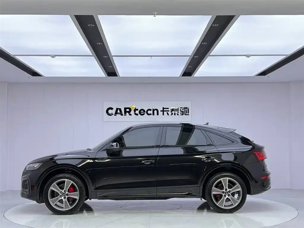 Audi Q5L Sportback — фото 6