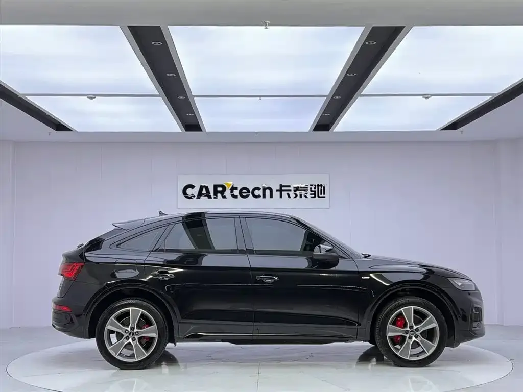 Audi Q5L Sportback — фото 8