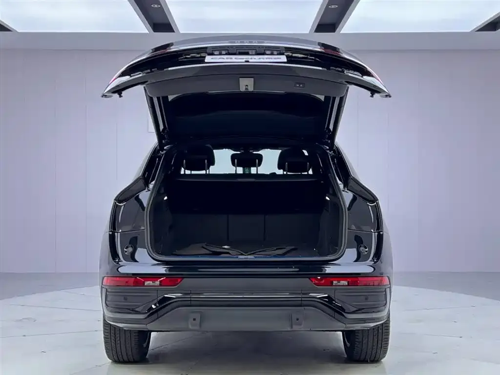 Audi Q5L Sportback — фото 4