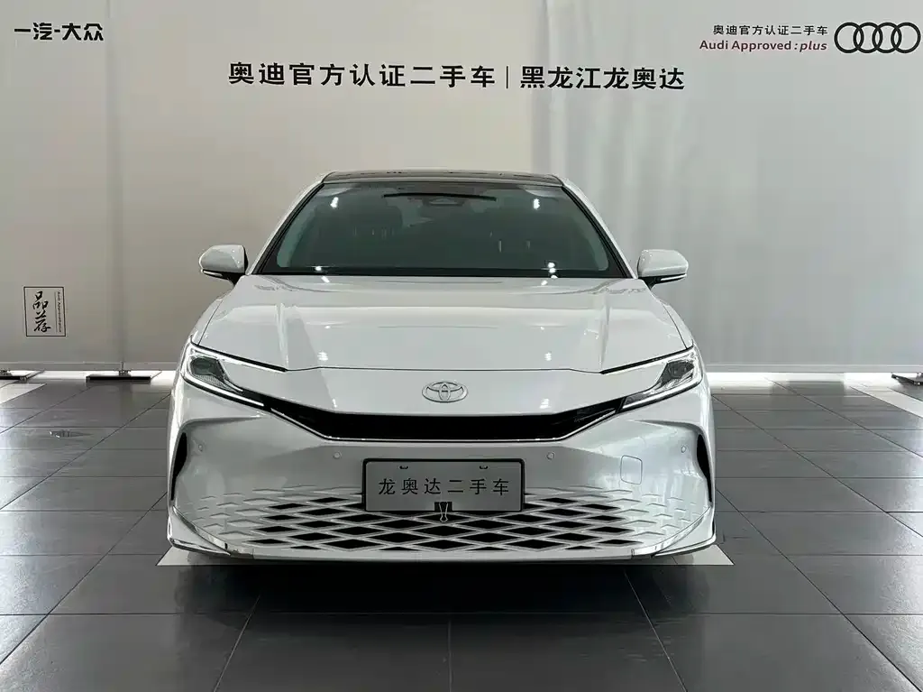 Toyota Camry — фото 6