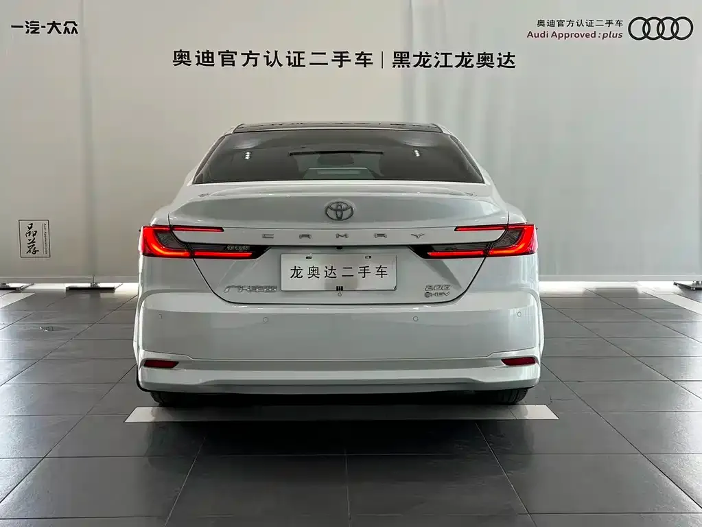Toyota Camry — фото 2