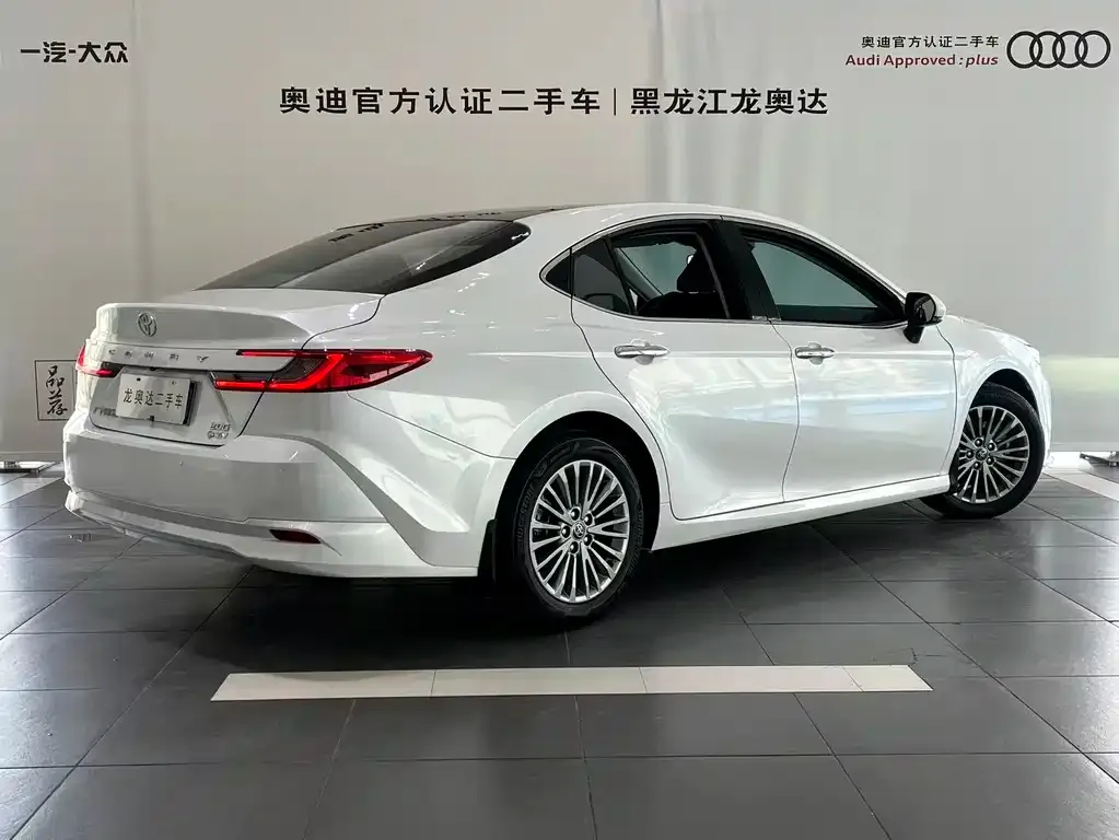 Toyota Camry — фото 10