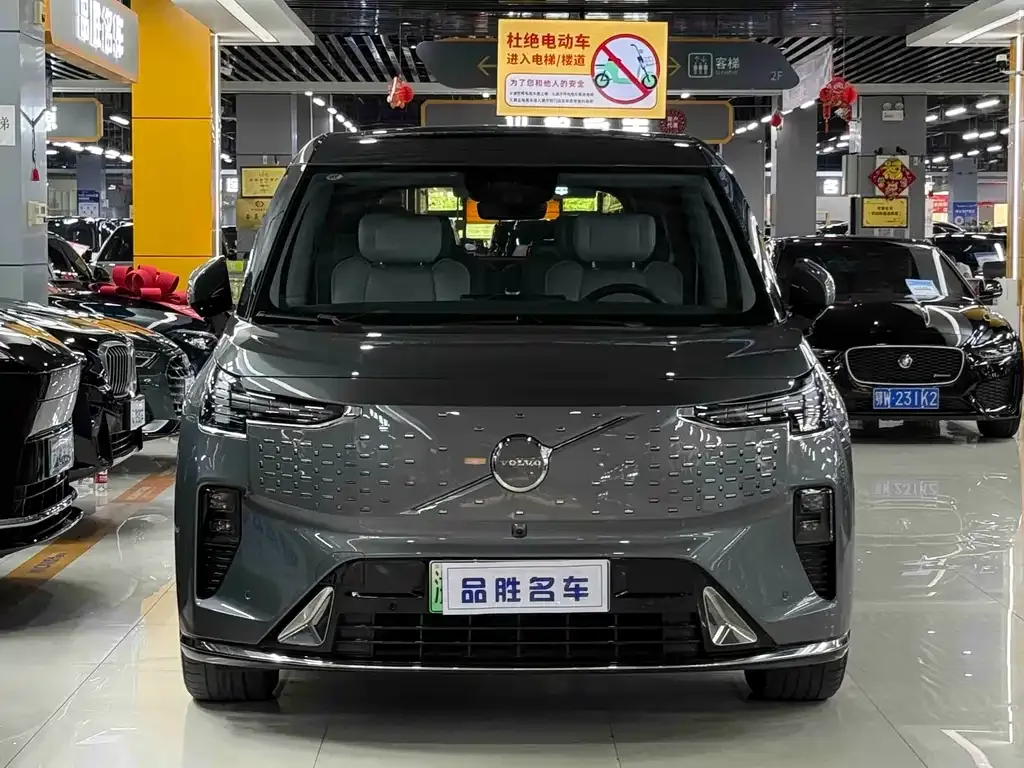 Volvo EM90 2024 из CN, фото 7