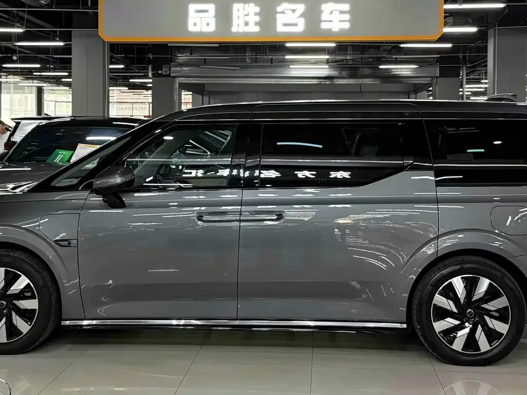 Volvo EM90 2024 из CN, фото 3