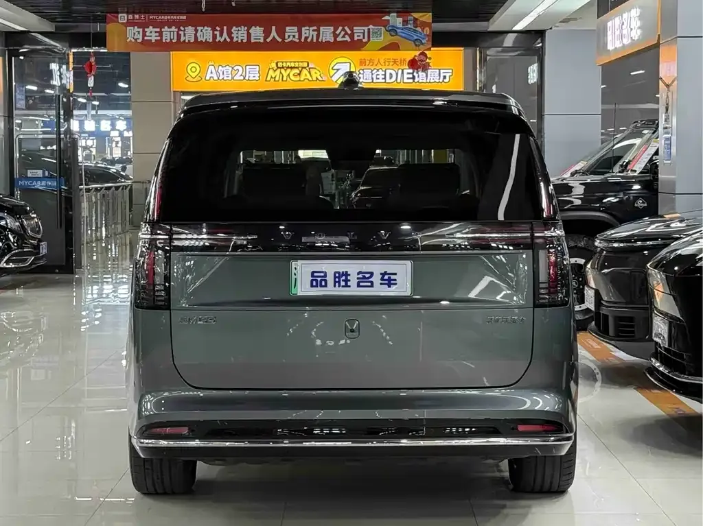 Volvo EM90 2024 из CN, фото 5