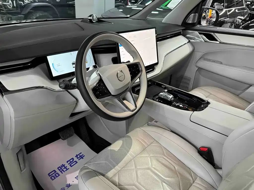 Volvo EM90 2024 из CN, фото 4