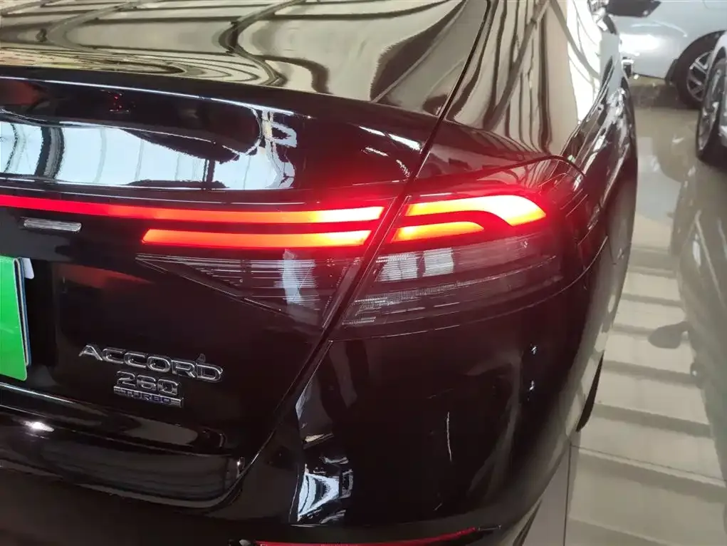 Honda Accord — фото 8