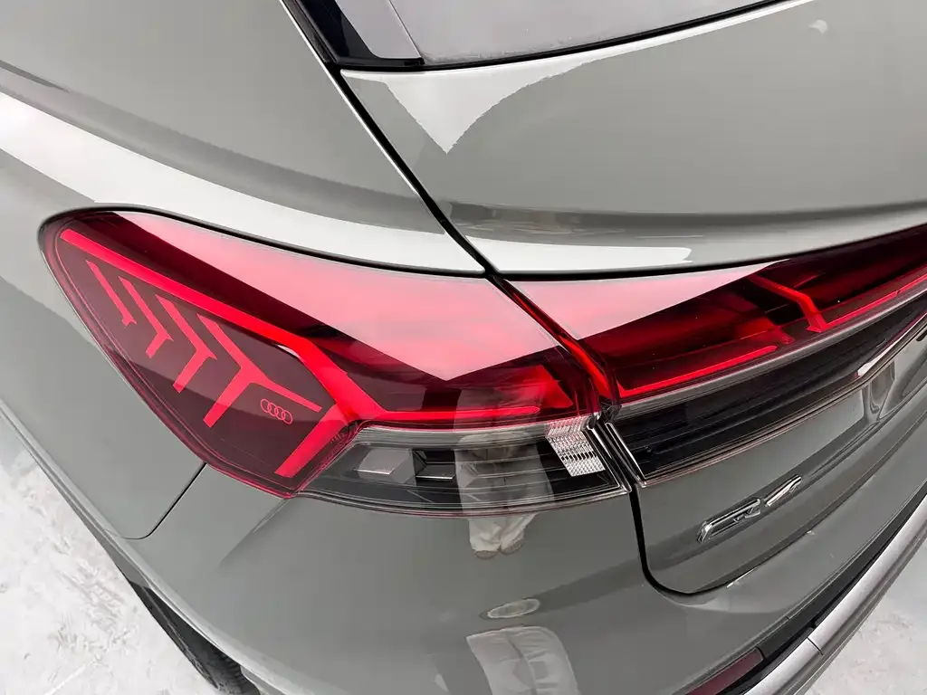 Audi Q4 e-tron — фото 9
