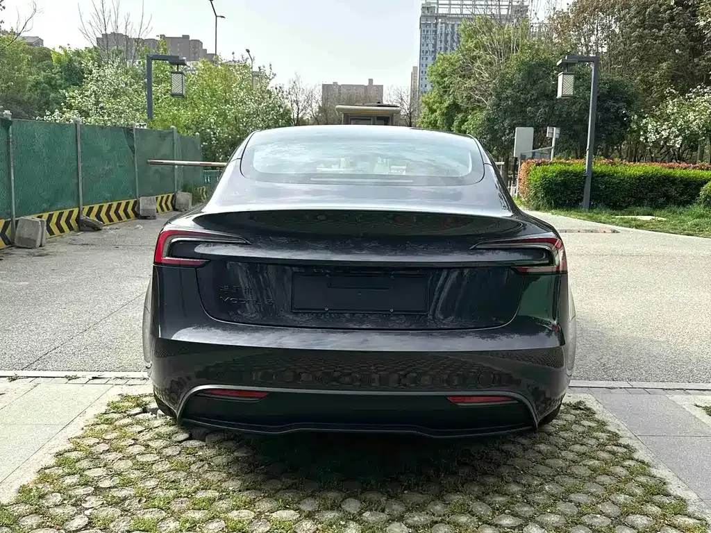 Tesla Model 3 — фото 7
