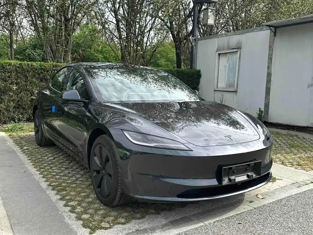 Tesla Model 3 — фото 10